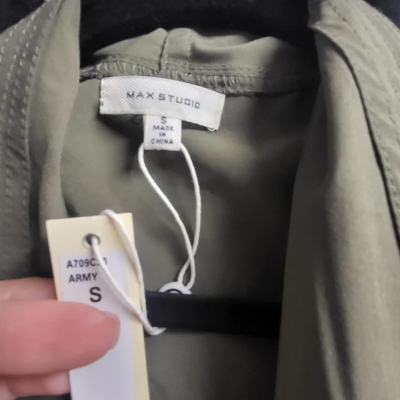 Max Studio Green Utility Jacket with Structured Design - Picture 2 of 2